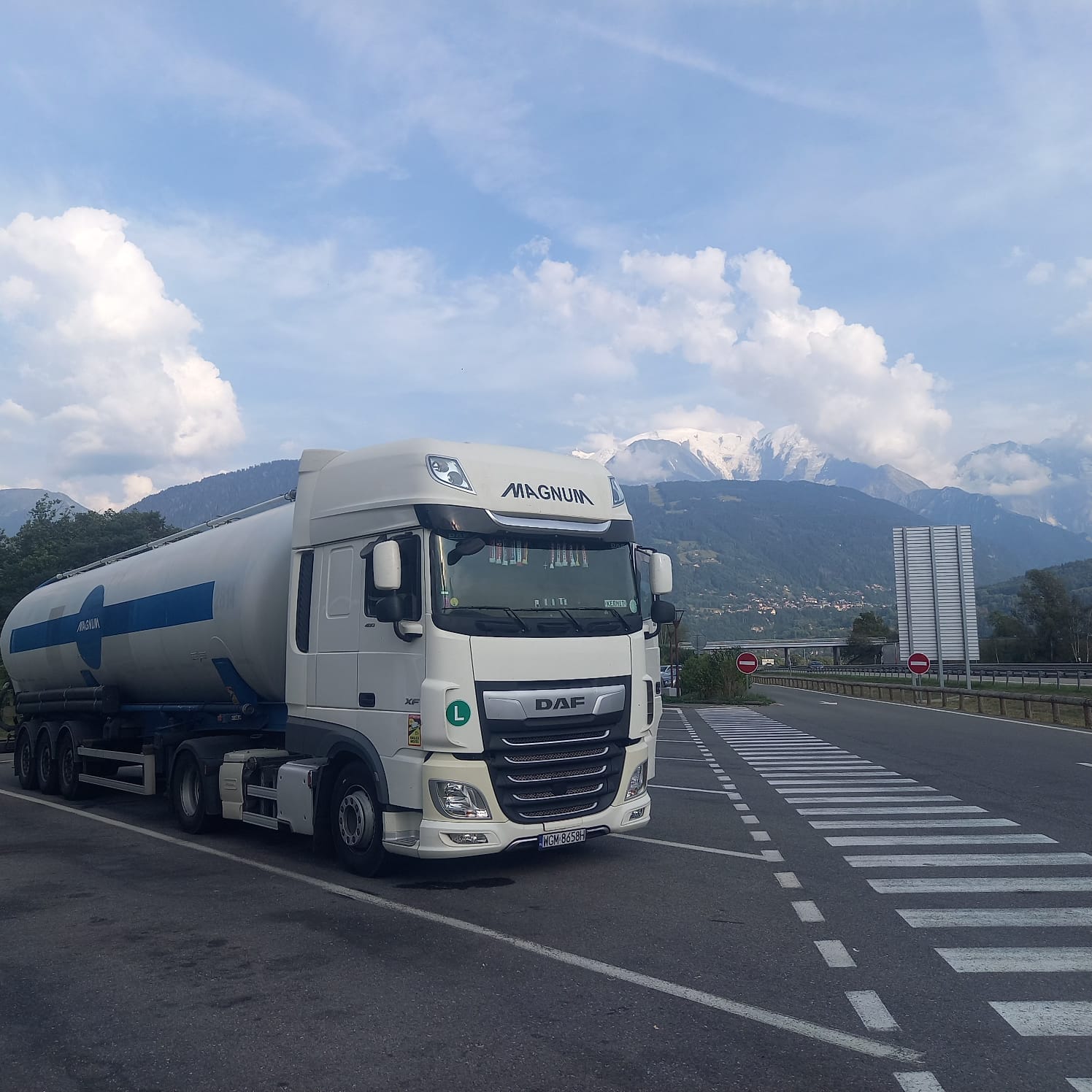 Mobilny serwis TIR Nysa — silonaczepy, dojazd 24/7 Silonaczepa DAF w transporcie materiałów sypkich
