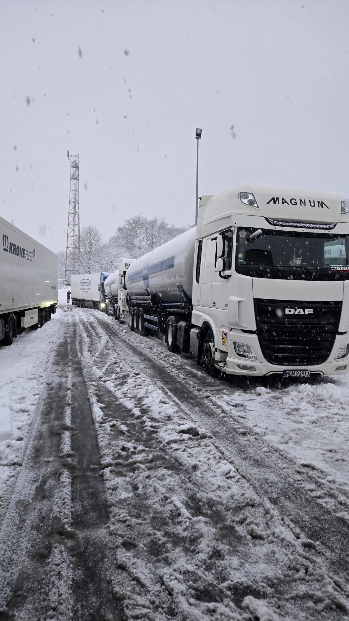 Mobilny serwis TIR Głogówek, opolskie — mechanik na DK40 Silonaczepa DAF w transporcie materiałów sypkich